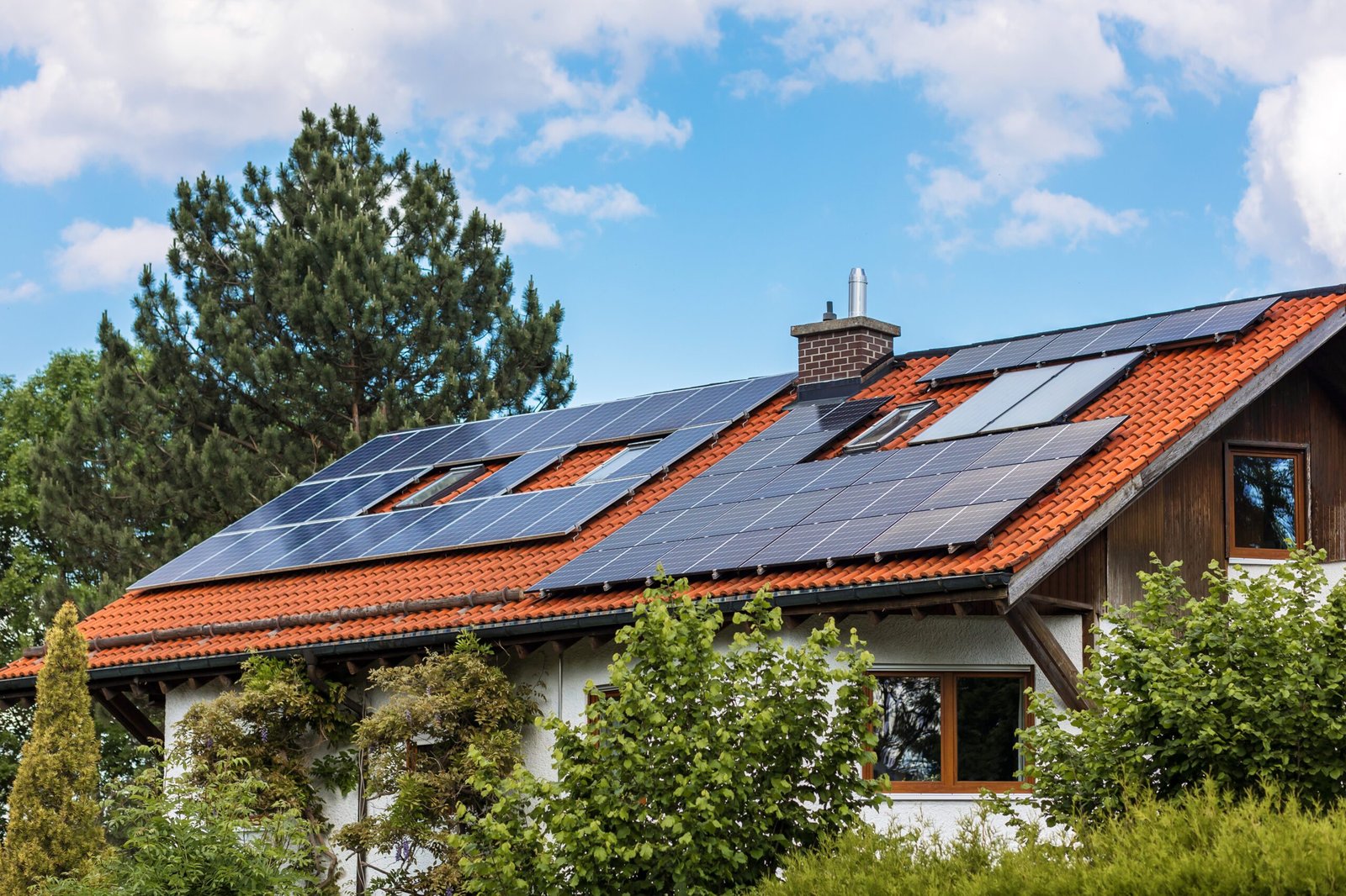 Fotovoltaika pro rodinný dům - DEMBO 💚 Buďte energeticky soběstační